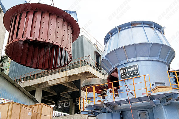 陜西年產(chǎn)30萬噸礦渣立磨項目安裝現(xiàn)場